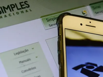 Hugo Motta recebe projeto para elevar limite do MEI para R$ 110 mil por ano