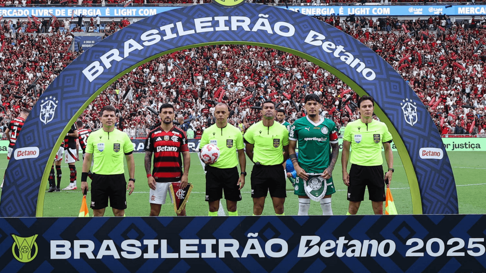 Piquerez e Gómez são denunciados no STJD por reclamação após jogo contra o Flamengo