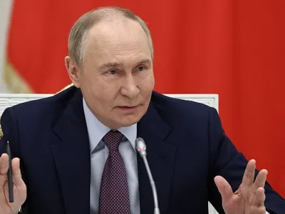 Putin sugere ex-chanceler alemão para mediar paz na Ucrânia