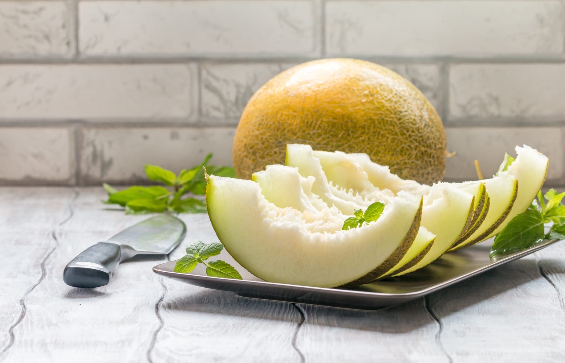 O que é bom para desidratação? 5 alimentos que hidratam tanto quanto água