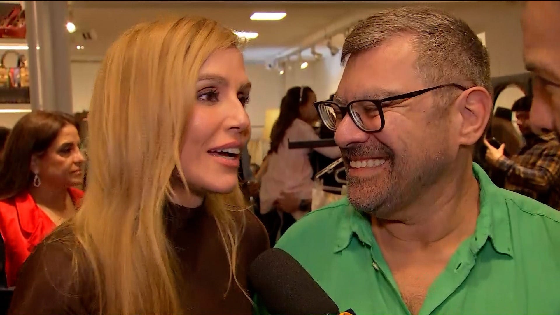 Deborah Secco diz que sonha em ter programa na TV como os da Hebe Camargo