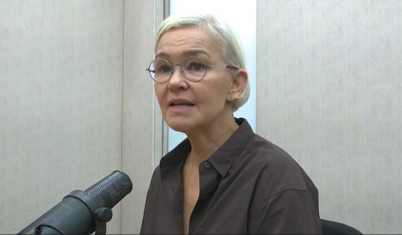 Júlia Lemmertz relembra estreia na Band: "Primeiro trabalho como atriz"