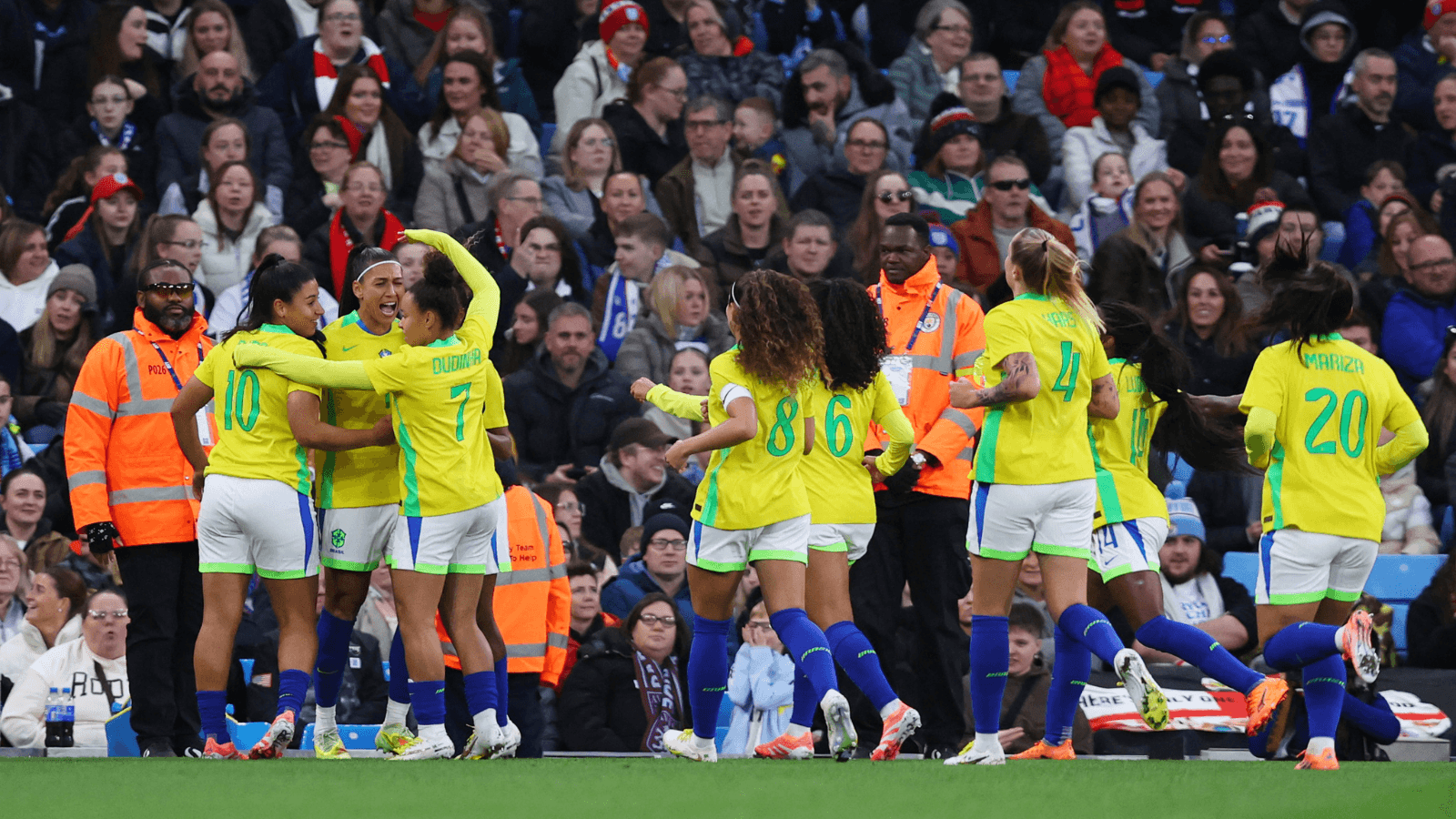 Seleção Brasileira larga na frente, supera expulsão e vence Inglaterra