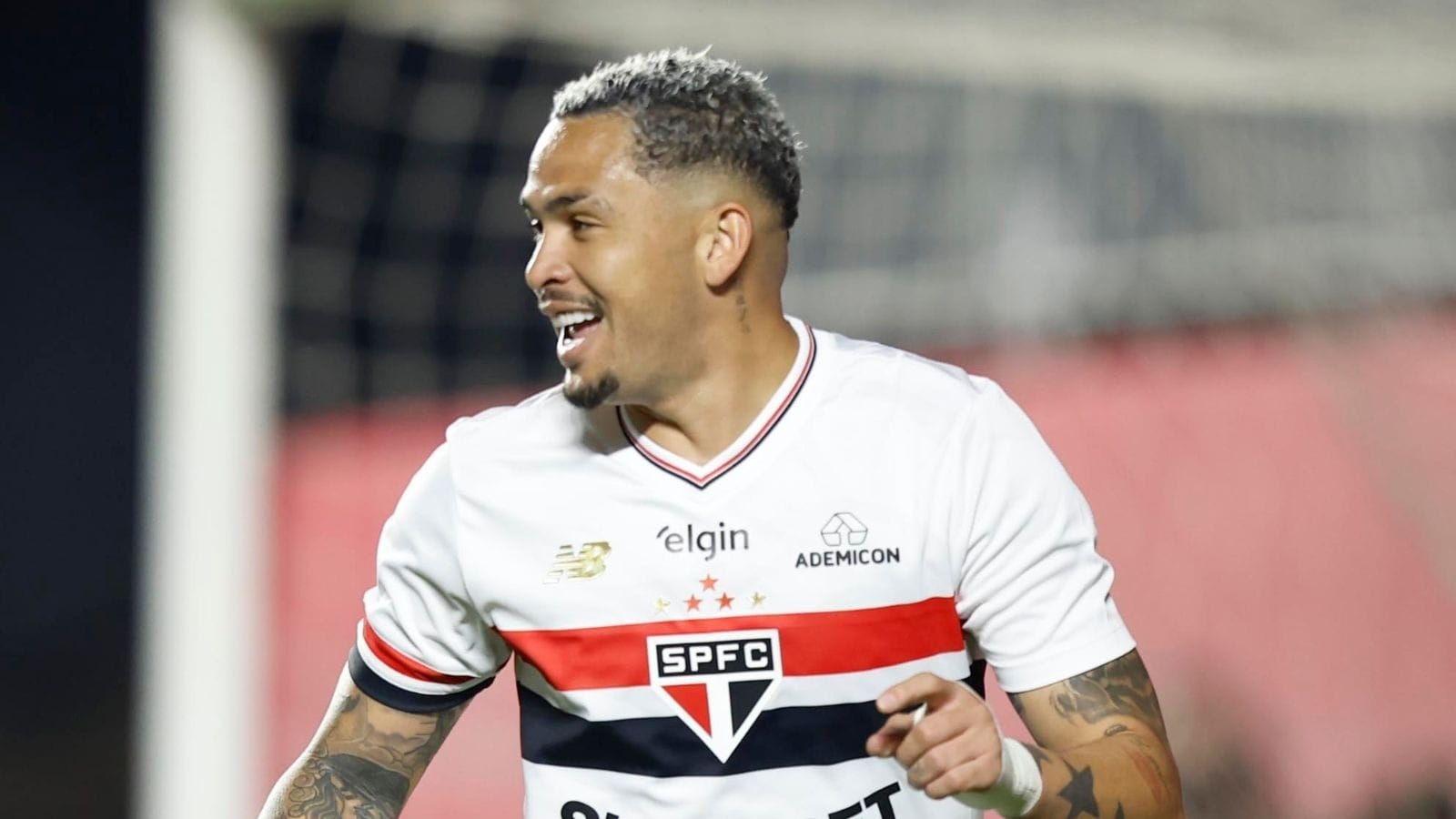 São Paulo vence o Bahia em reencontro com Ceni e noite de festa para Luciano
