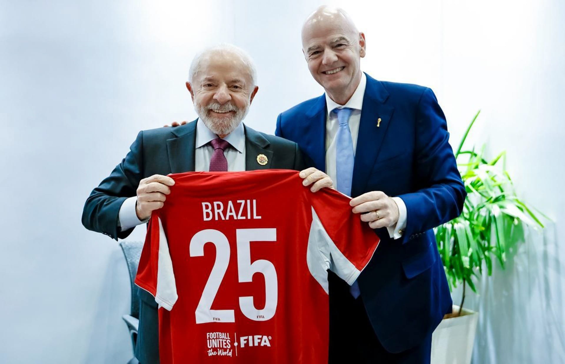 Lula convida presidente da Fifa para conhecer Universidade do Esporte e fala sobre Corinthians