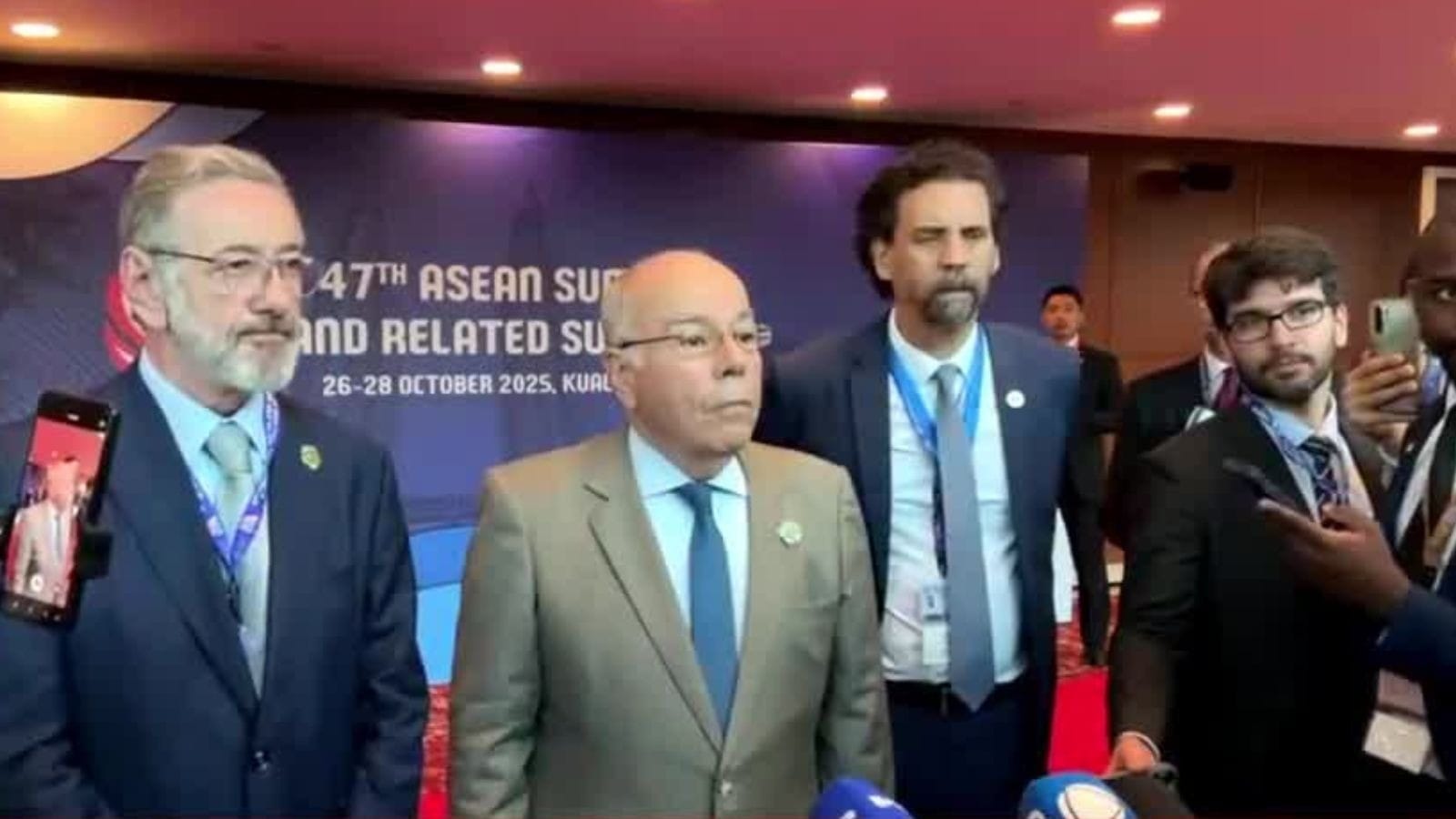 Negociação do tarifaço entre EUA e Brasil deve começar ainda hoje, diz Vieira