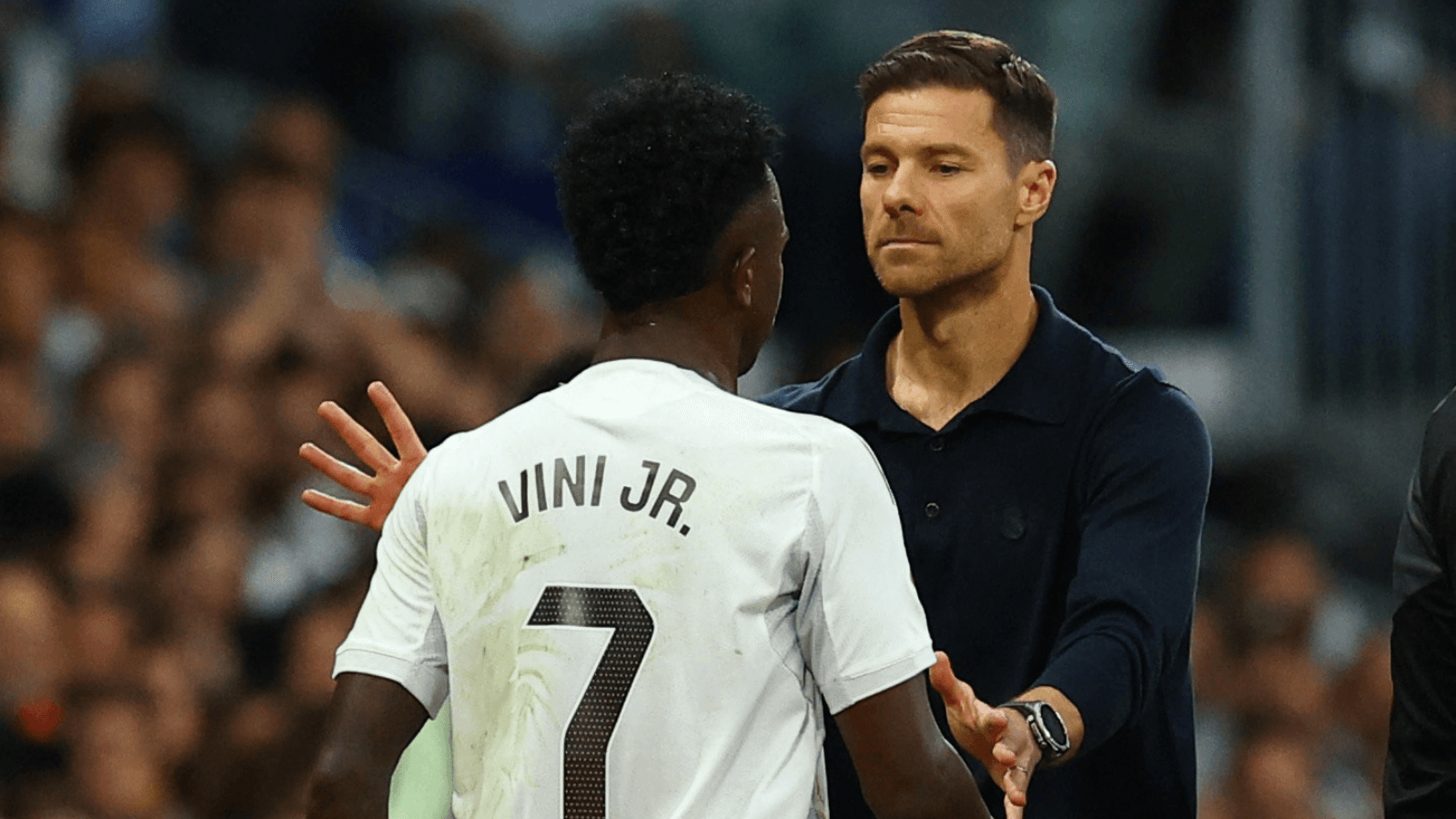 Real Madrid encerra jejum de vitórias sobre o Barcelona com 'revolta' de Vini Jr.