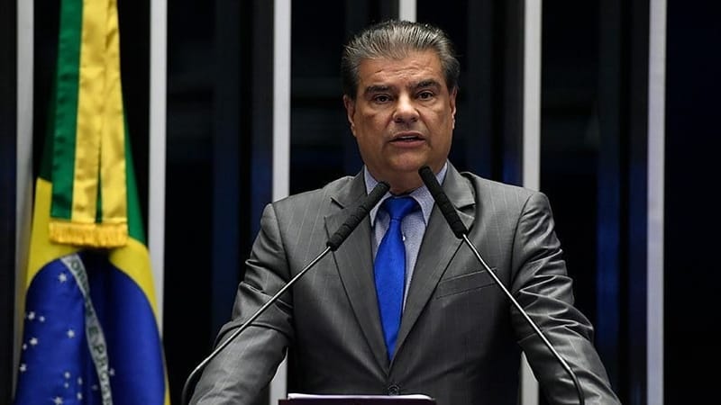 Retomada do diálogo com EUA é 'correção de rota', avalia senador