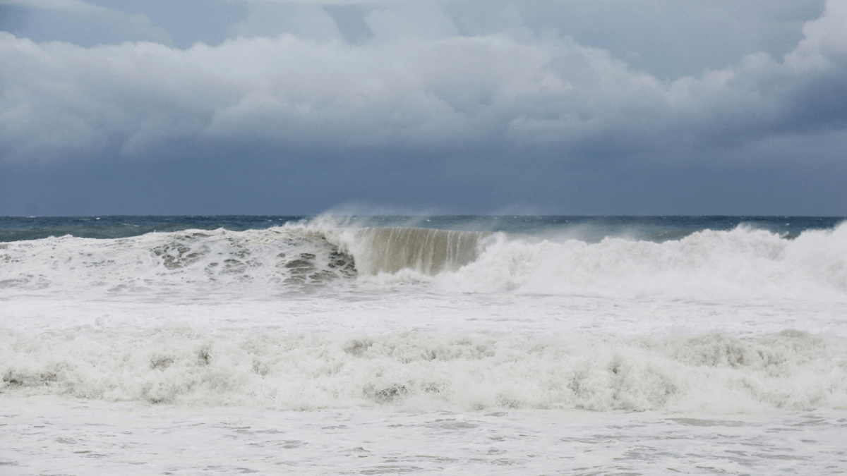Marinha emite alerta de ressaca marítima no Litoral Norte de SP