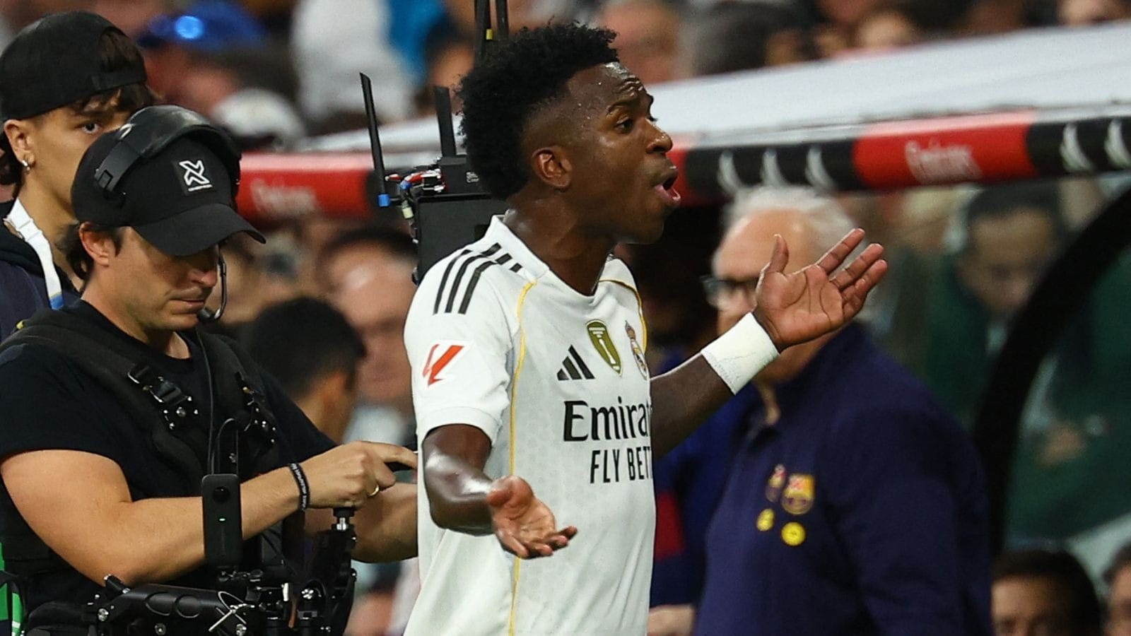 TV flagra ira de Vini Jr. em Real Madrid x Barcelona: "Vou embora do time"