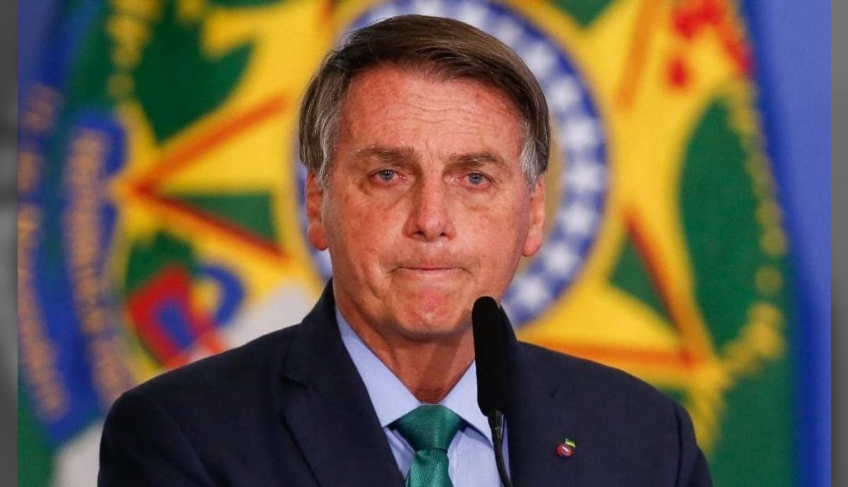 Defesa de Bolsonaro detalha quadro de traumatismo craniano e pede exames