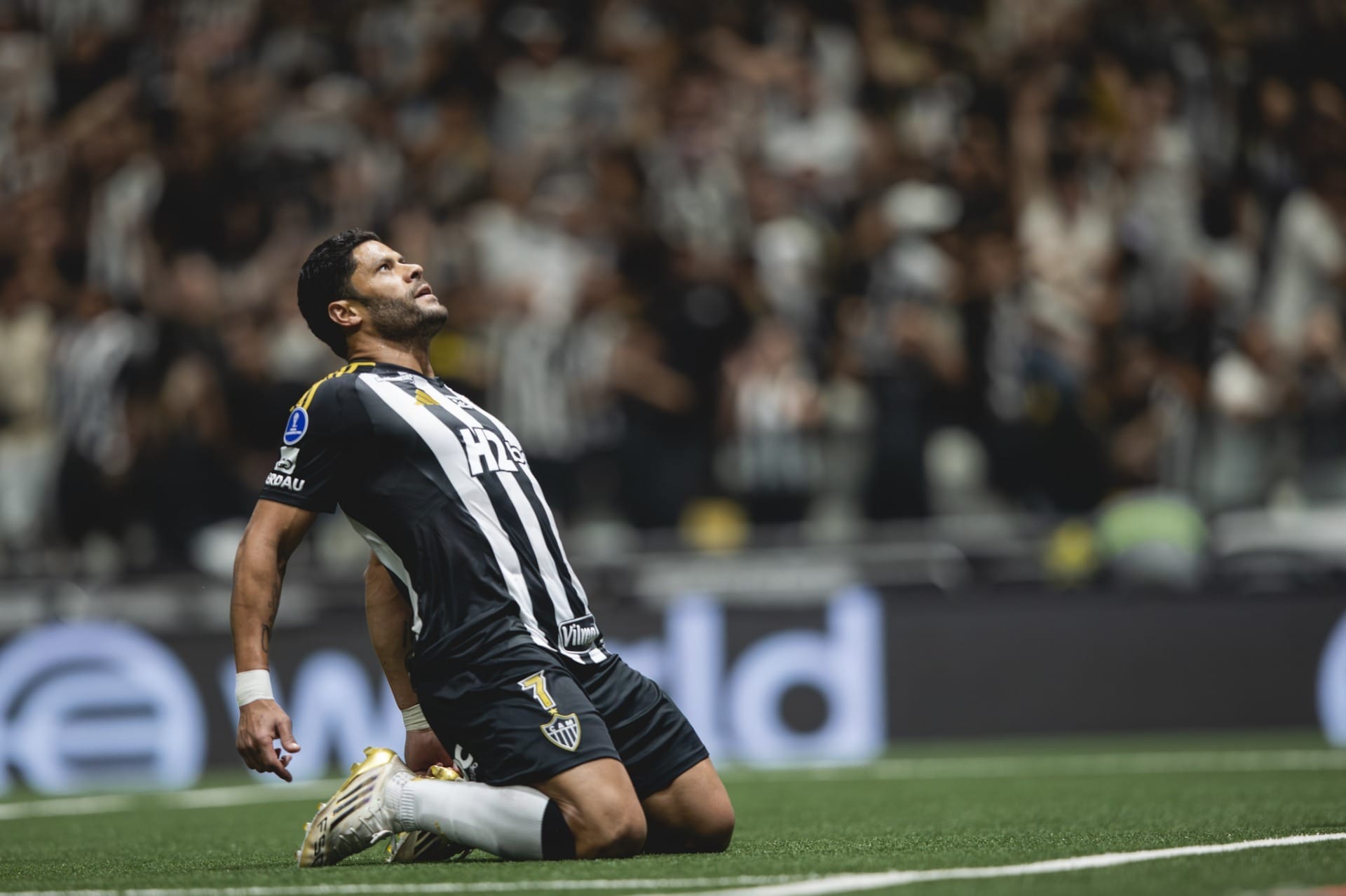Hulk quebra jejum, chega ao gol 499 e se emociona: "Futebol mexe com a gente"