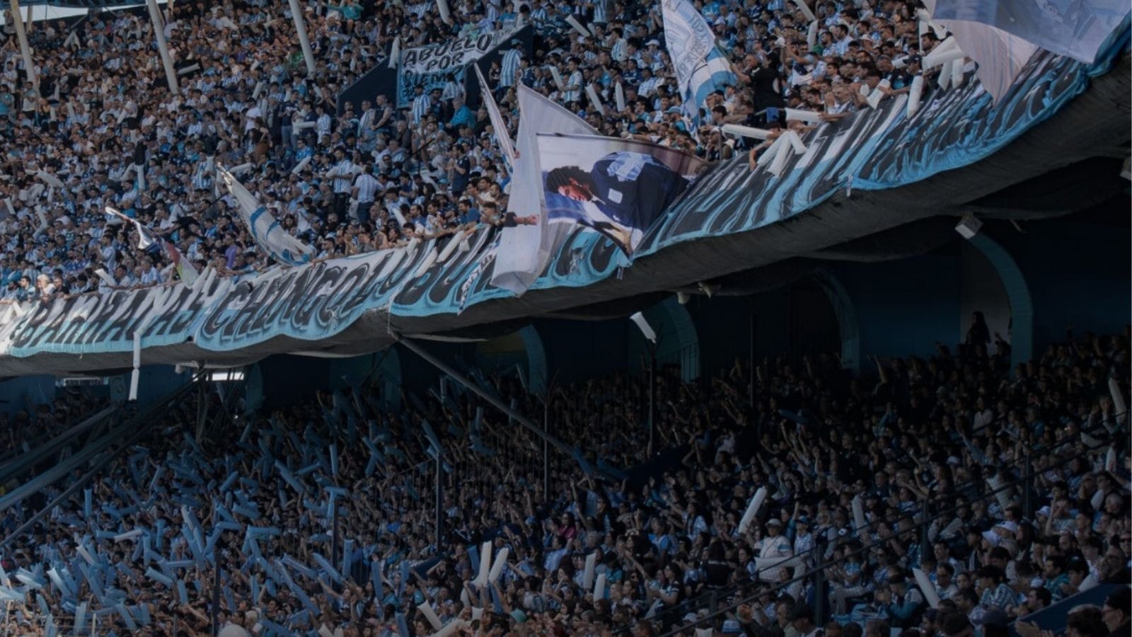 Racing cria ambiente hostil e aumenta rivalidade com o Flamengo antes de decisão na Liberta
