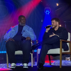 Péricles e Ferrugem prometem emocionar em turnê: 'Lenço na mão e samba no pé'