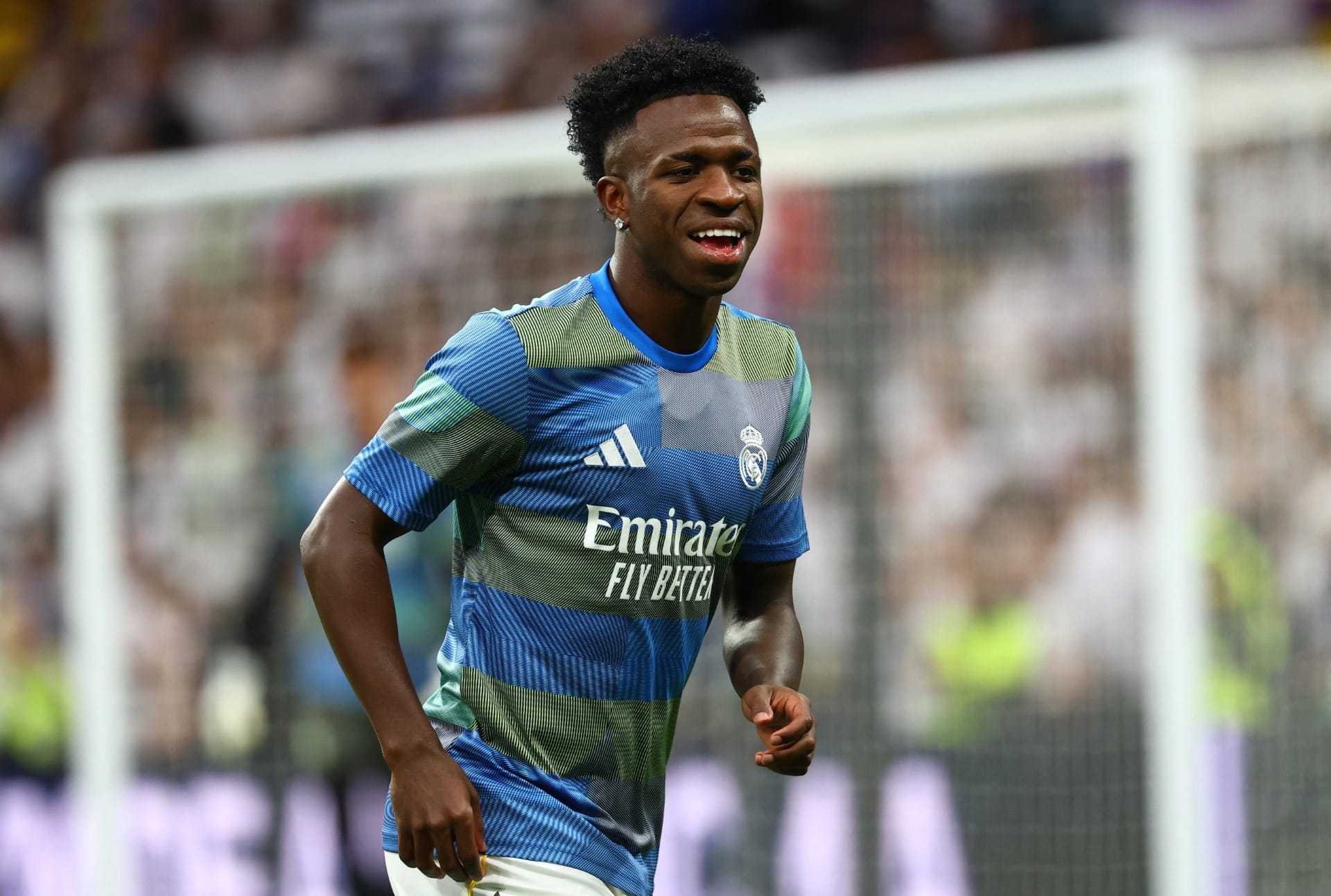 Vinicius Júnior se desculpa com Xabi Alonso e elenco do Real Madrid após reclamação