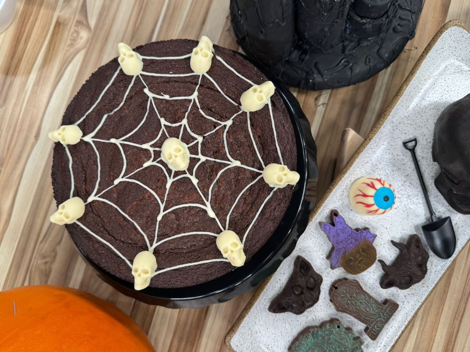 Brownie dark com teia de aranha das chefs Raquel e Mayara | Band Receitas