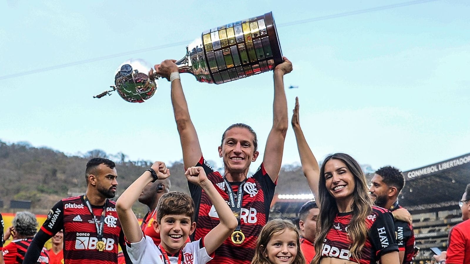 Libertadores: Filipe Luís pode ser o 2º brasileiro campeão como jogador e treinador