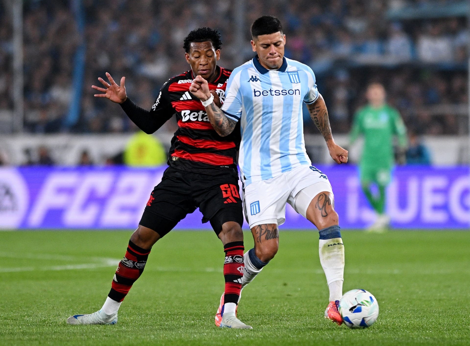 Conmebol divulga áudio do VAR da expulsão de Plata em Racing x Flamengo