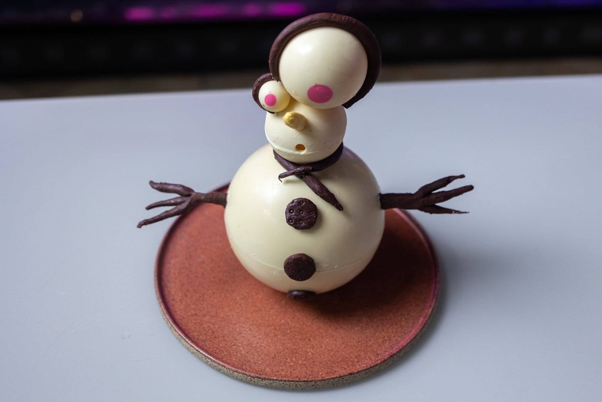 Entremet de pistache com geleia de frutas vermelhas em formato de boneco de neve | Band Receitas