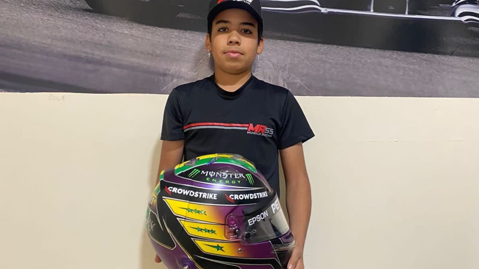 Murilo aceitou se desfazer de capacete, mas não queria; por fim, consegui mantê-lo (Imagem: Acervo pessoal)