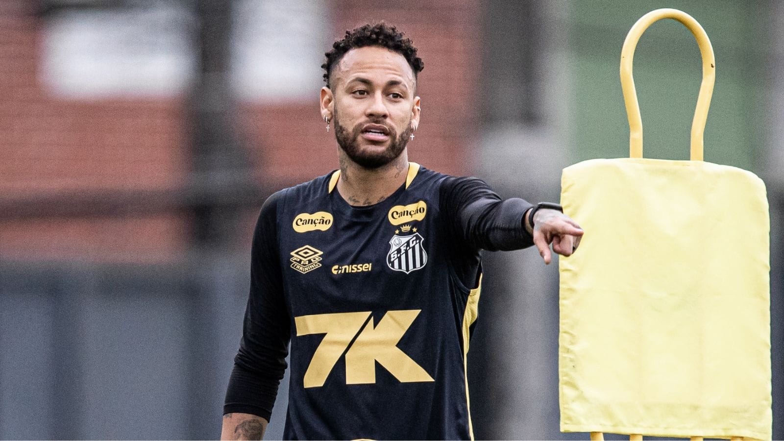 Neymar antecipa retorno e deve ser relacionado pelo Santos para enfrentar o Fortaleza