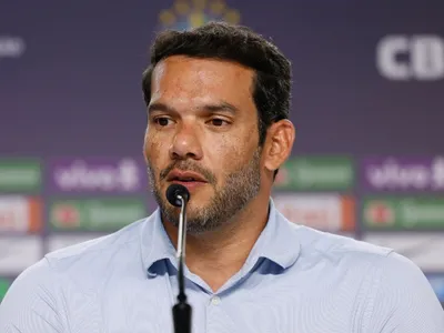 Acusado de desvio, Samir Xaud chora em reunião da CBF com jogadores