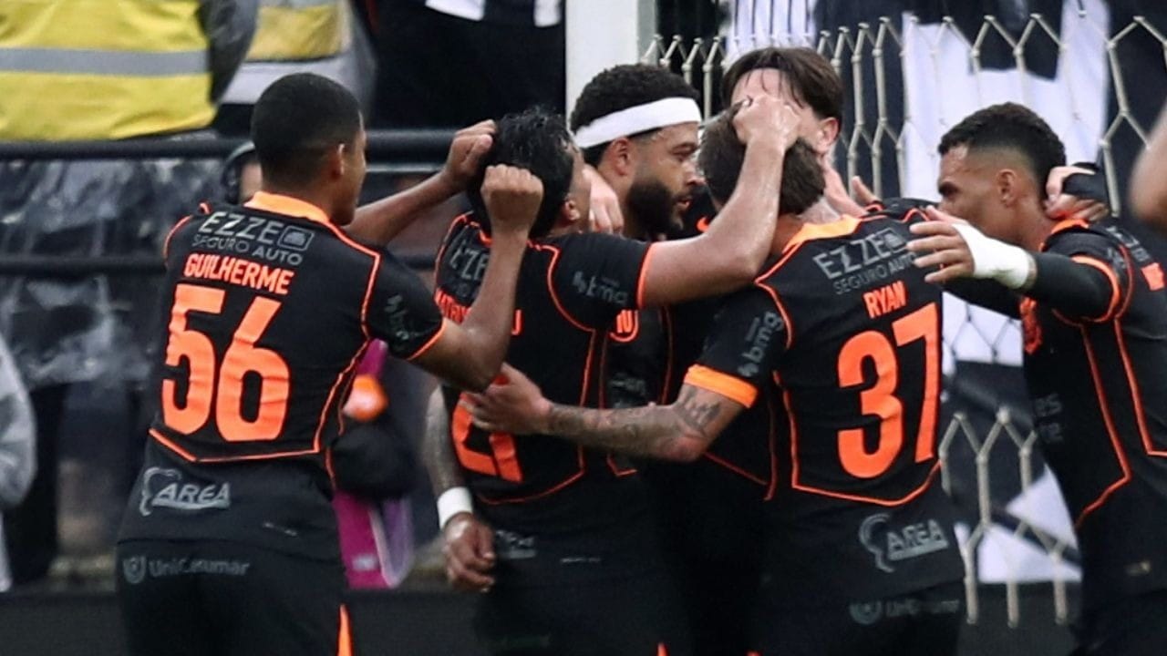 Memphis não gosta da comparação entre desempenhos no Corinthians e na Holanda