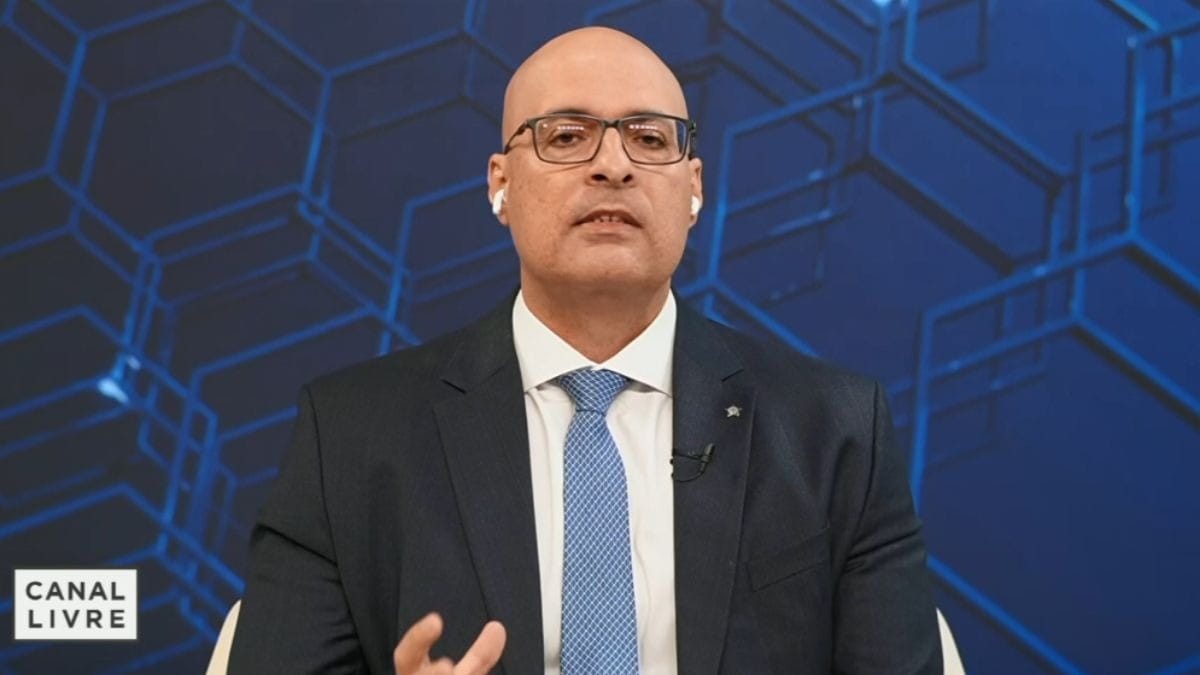 Comando Vermelho tem que ter tratamento à altura de terroristas, diz secretário da polícia