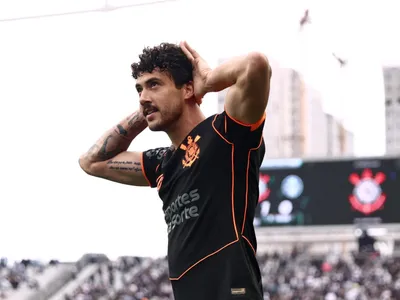Gustavo Henrique admite ambição por vaga do Corinthians na Libertadores: "Temos condição"