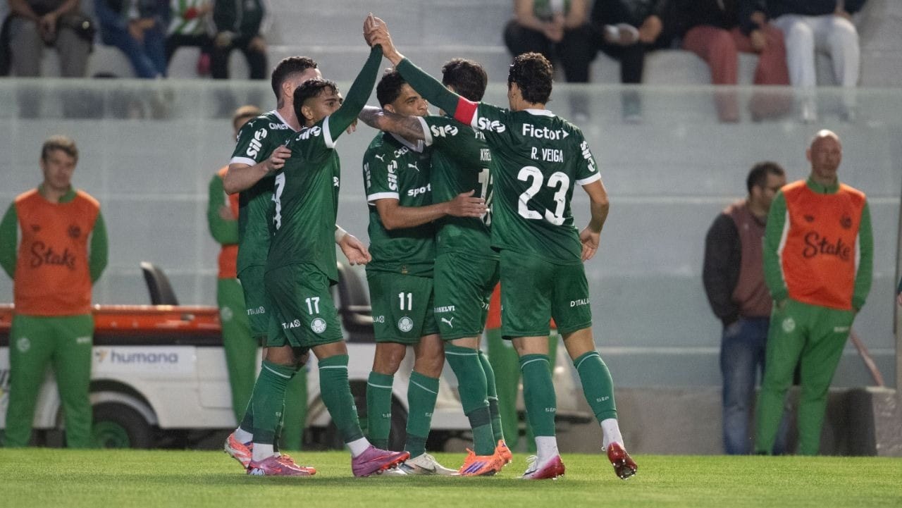 Palmeiras poupa titulares, mas bate Juventude e é líder