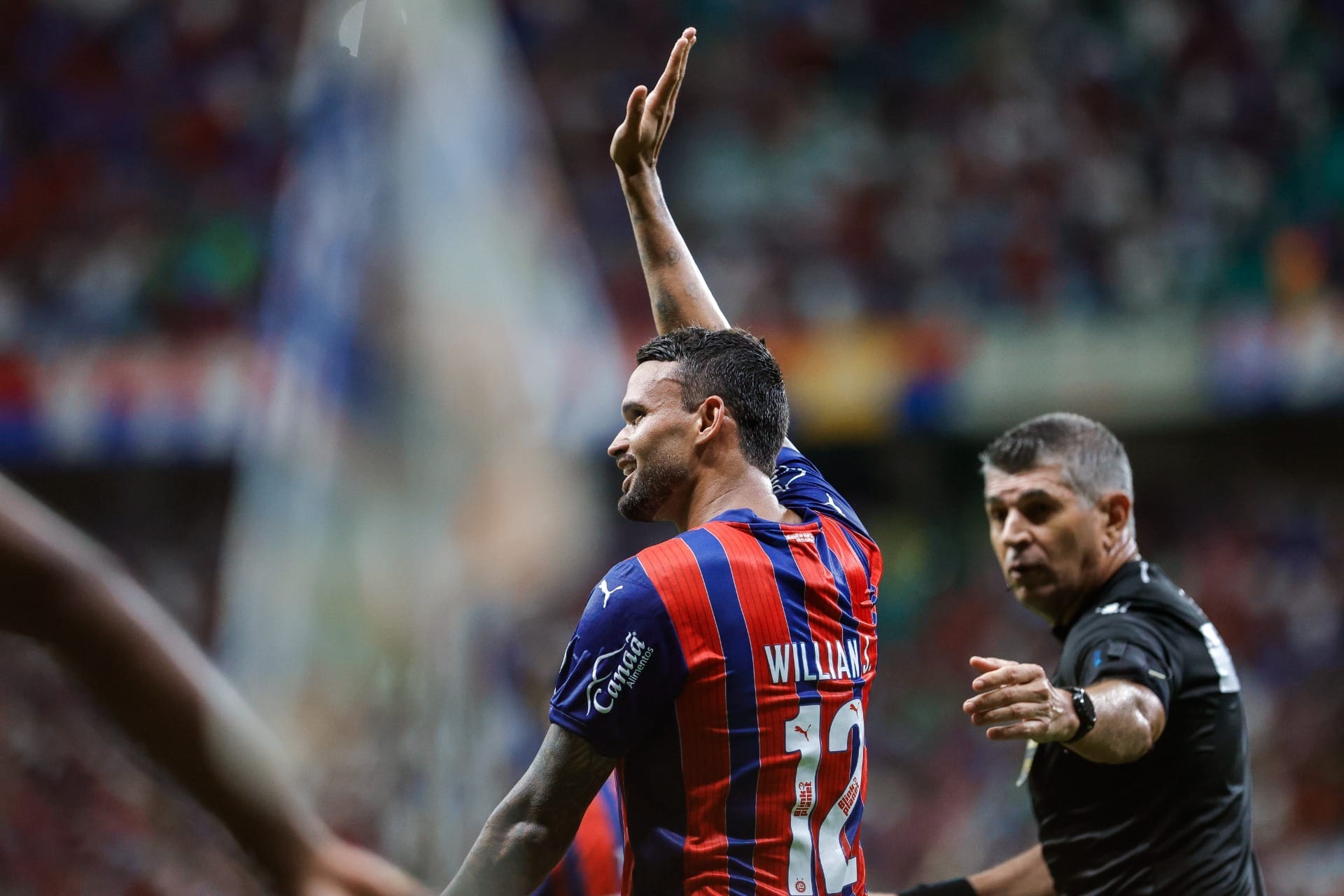 Bahia sai atrás, mas vira sobre Bragantino e se consolida no G-6 do Brasileirão