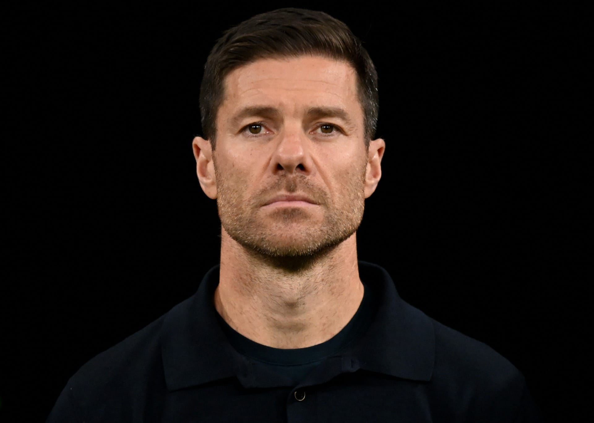 Xabi Alonso minimiza gesto após Vini Jr perder pênalti e ressalta: "Mbappé é o batedor"