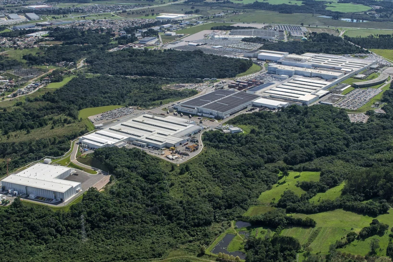 Geely e Renault firmam parceria e anunciam nova montadora no Paraná