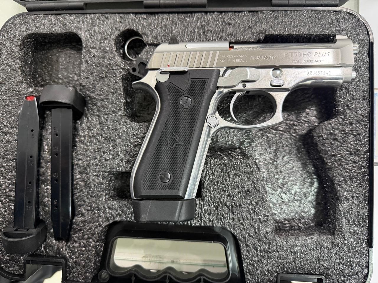 Polícia Civil faz operação contra falsificação de registros de armas no Rio