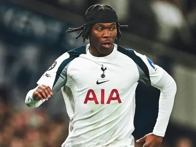 Jogador do Tottenham é ameaçado com arma em Londres; suspeito é preso