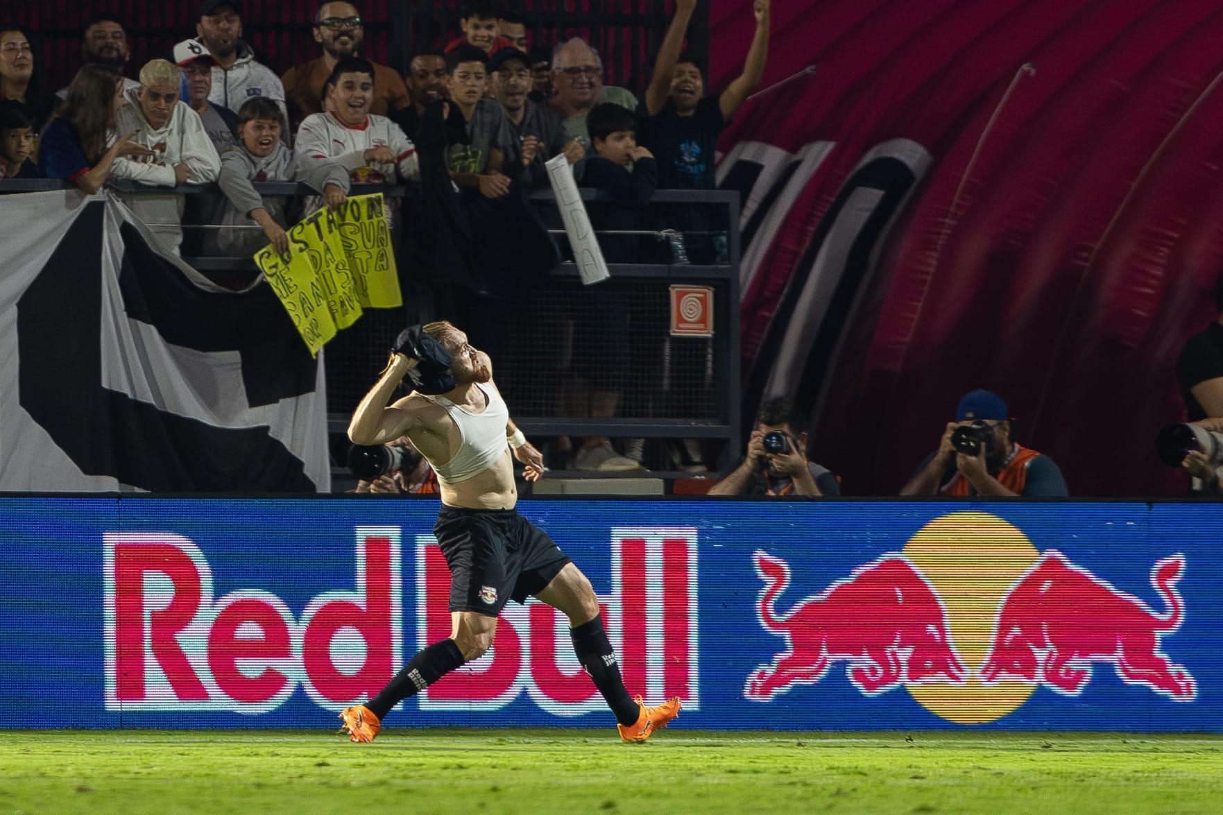 Corinthians leva gol no fim, perde para o Bragantino e tem série de vitórias interrompida