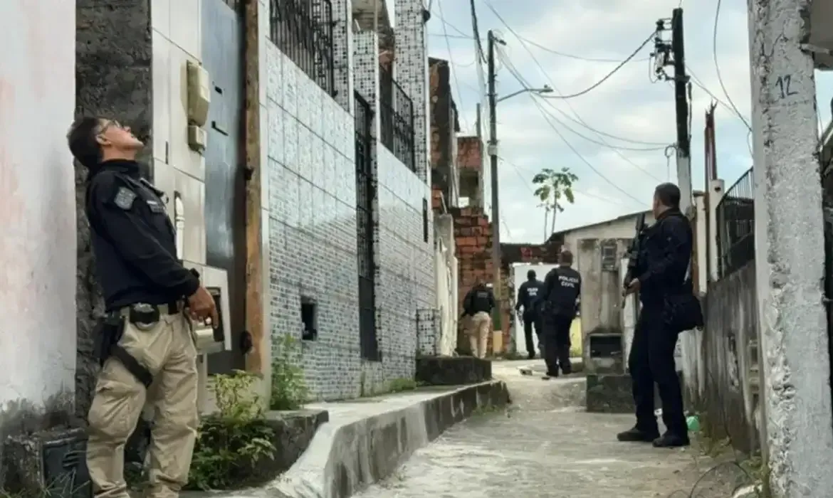 Operação Freedom prende 38 integrantes do Comando Vermelho na Bahia e no Ceará