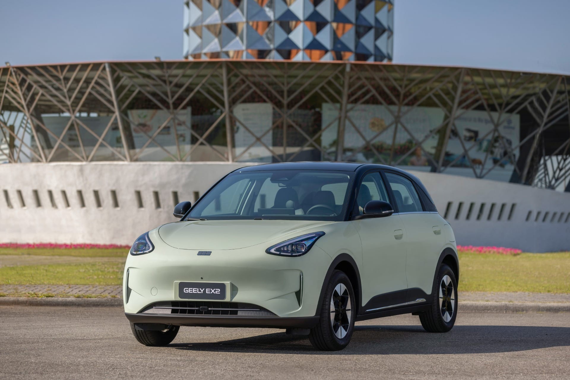 Geely apresenta novo EX2