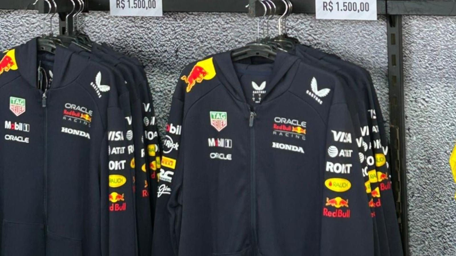 Preço da blusa da Red Bull em Interlagos (Foto: Gabriela Santos / Band)