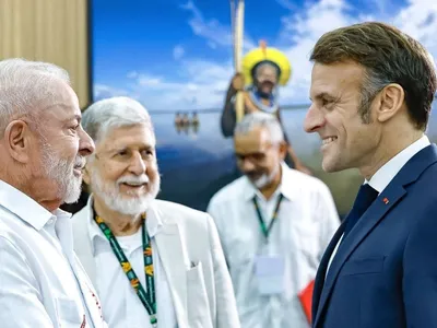Em Belém, Lula e Macron conversam sobre meio ambiente e segurança nas fronteiras