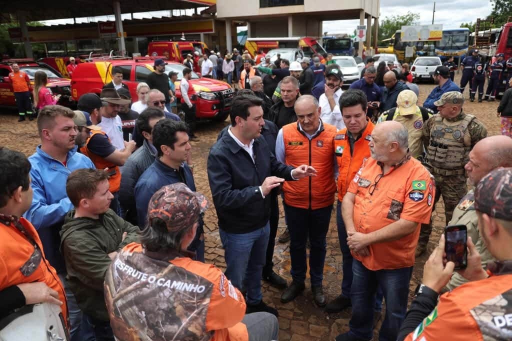 Em Rio Bonito do Iguaçu, Ratinho Junior anuncia força-tarefa para reconstrução das casas