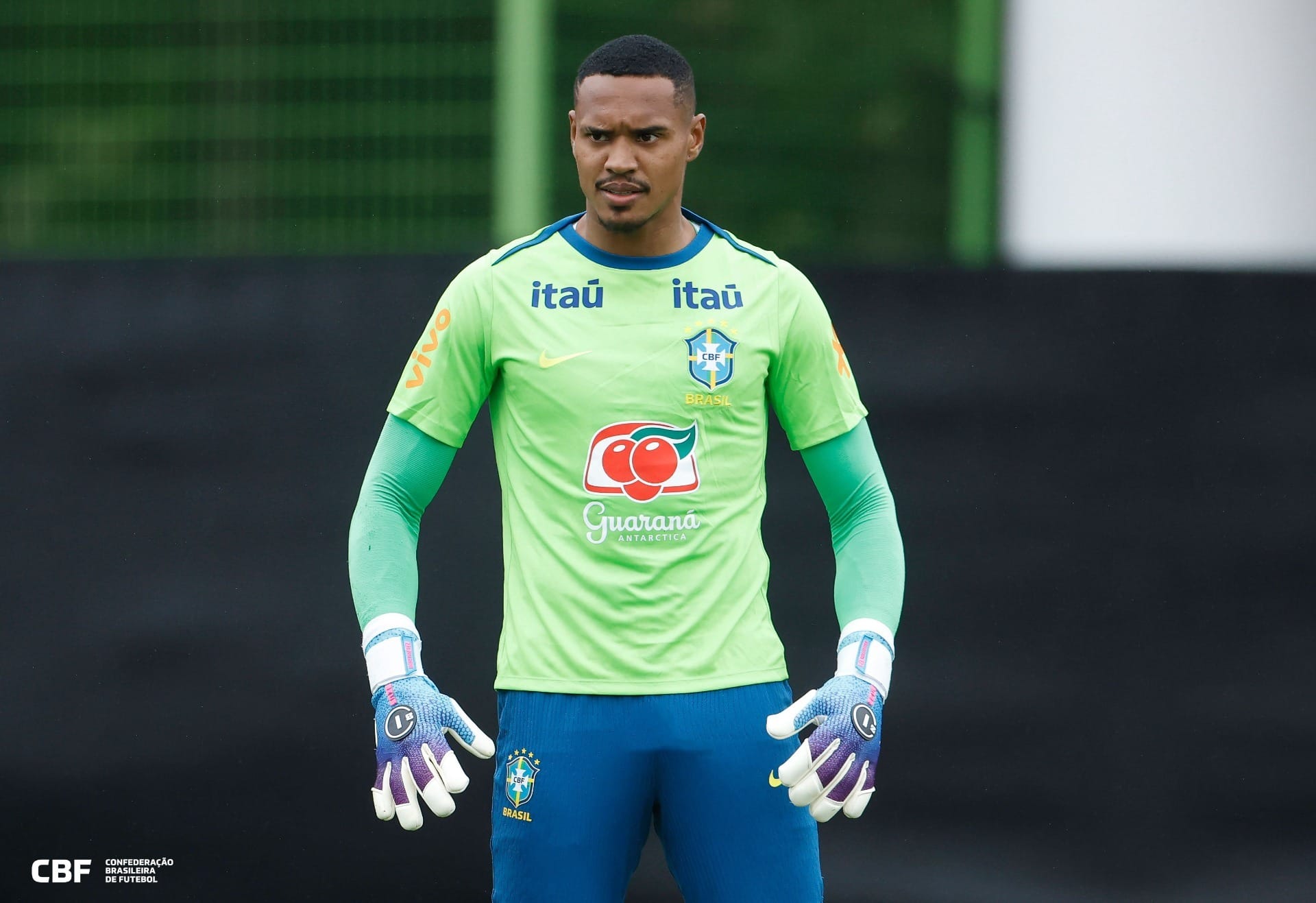 John, ex-Botafogo, vai substituir Hugo Souza na Seleção Brasileira
