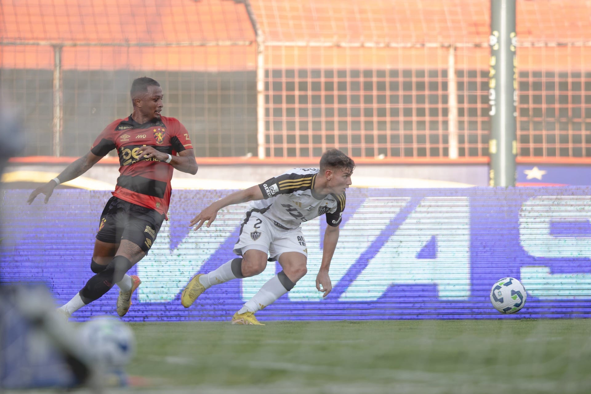 Léo Pereira lamenta derrota de virada do Sport: "Foi inadmissível"