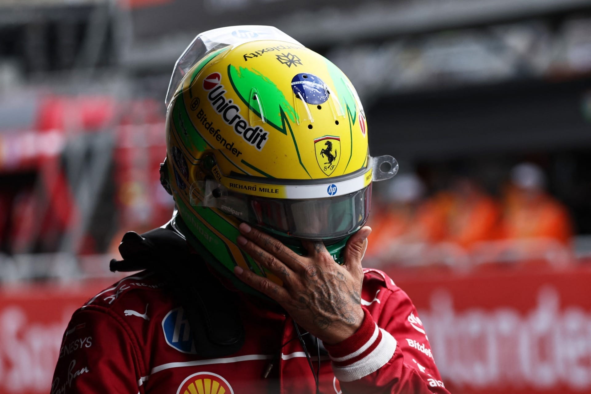 Hamilton lamenta 13º lugar e joga a toalha no GP de São Paulo: "Fim de semana perdido"