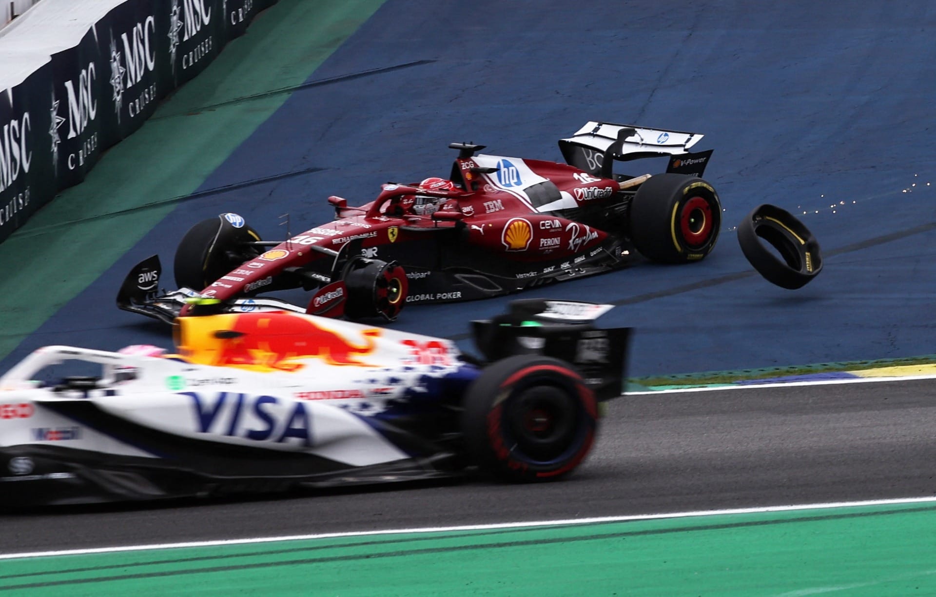 Leclerc abandona GP de São Paulo após batida com Piastri e Antonelli; veja