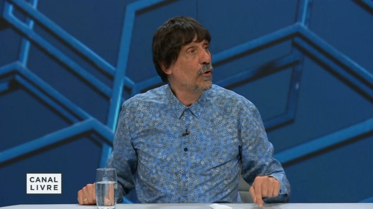 ‘Exército brasileiro não é golpista na sua essência’, diz professor Eduardo Bueno