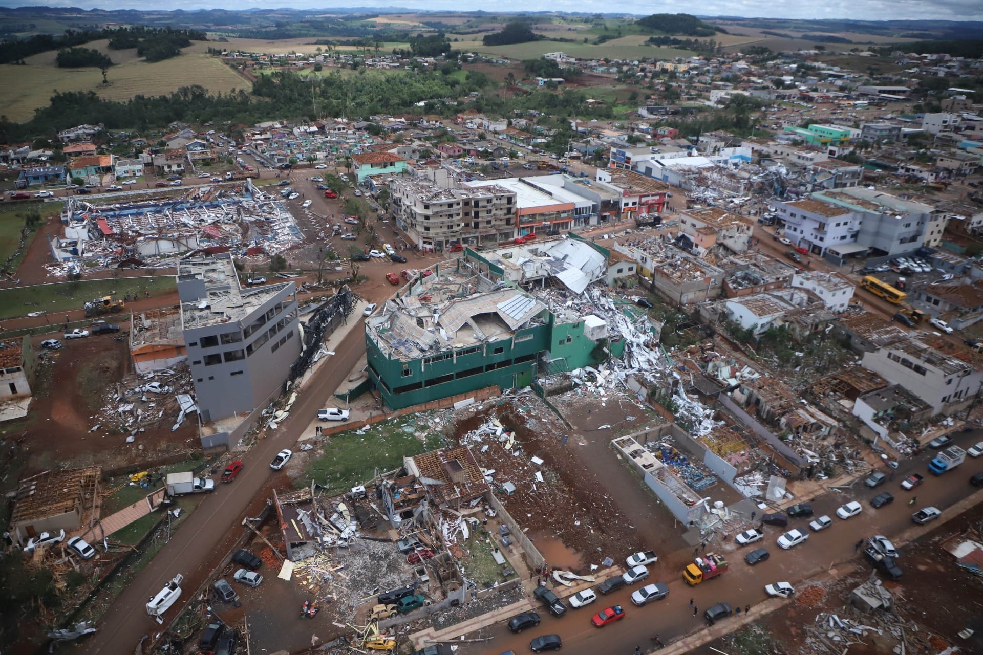 Governador Ratinho Jr. decreta luto oficial de três dias em memória às vítimas do tornado