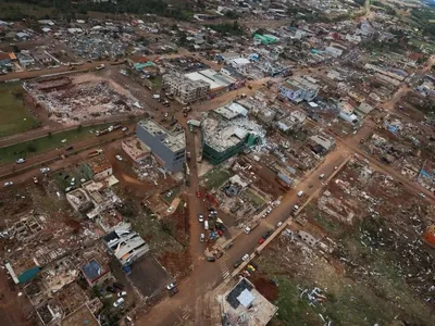 Governo do Paraná anuncia construção de 300 casas após tornado devastar Rio Bonito do Iguaçu