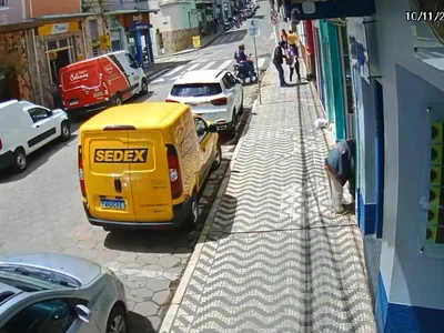 Mulher é assaltada em frente a lotérica no centro de Cunha
