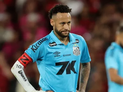 Neymar acumula mais cartões do que gols no Santos; veja números